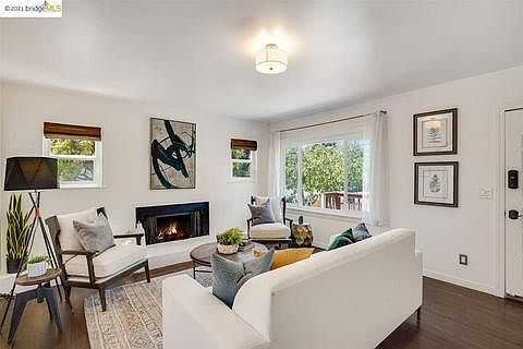 3rd image of 267 Lincoln Ave