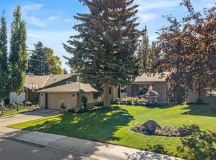 855 N Oakside Cir SW, Calgary, AB T2V 4P6