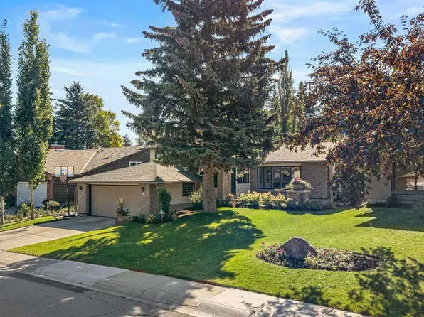 855 N Oakside Cir SW, Calgary, AB T2V 4P6