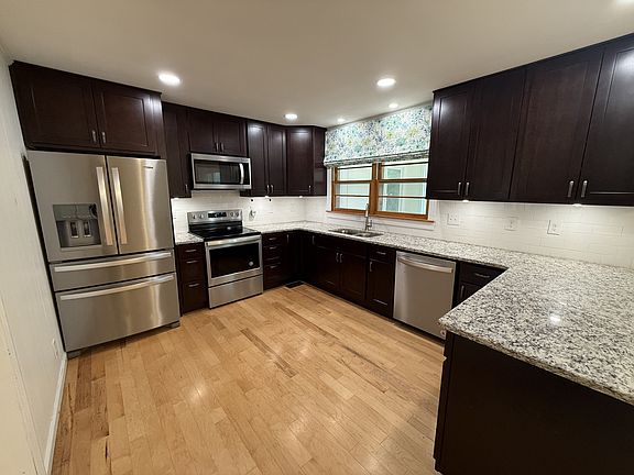 5th image of 81 County House Cir