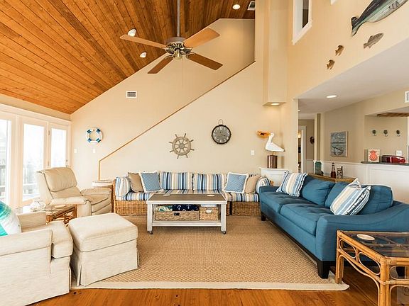 3rd image of 4223 Sand Crab Ln