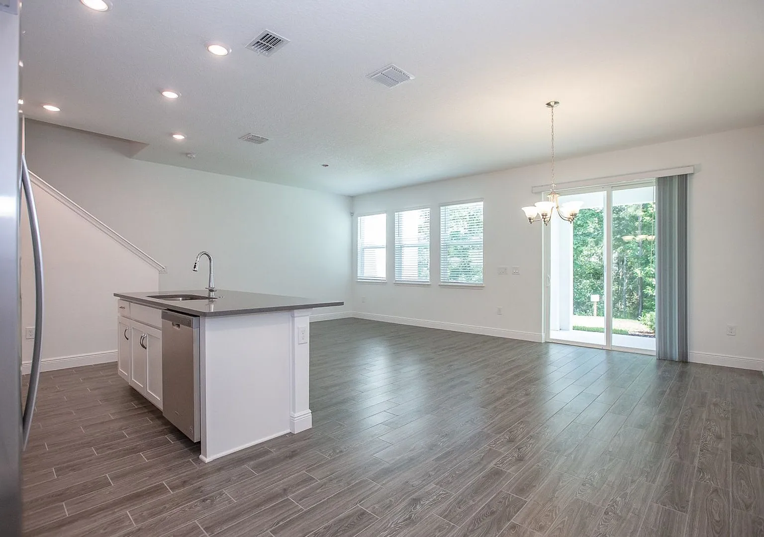 3 BR / 2.5 BA Townhouse In Hawks Crest — Photo 3
