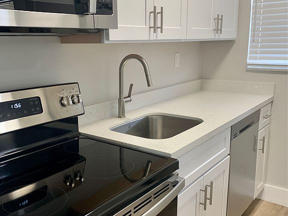 3rd image of 530 NE 20th St APT 2A
