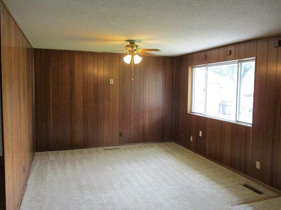 2nd image of 808 Crestwood Dr
