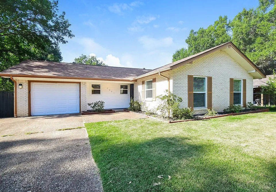 5691 Briarwood Dr