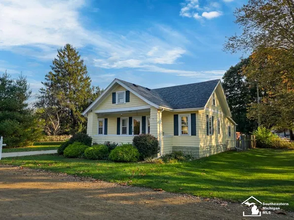 37261 Ellis St, New Boston, MI 48164