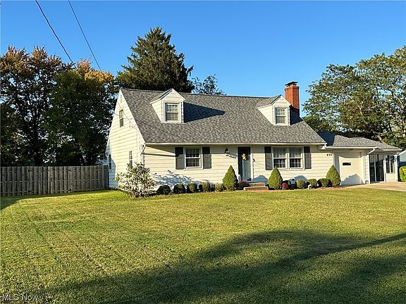 3rd image of 852 Hoover Dr