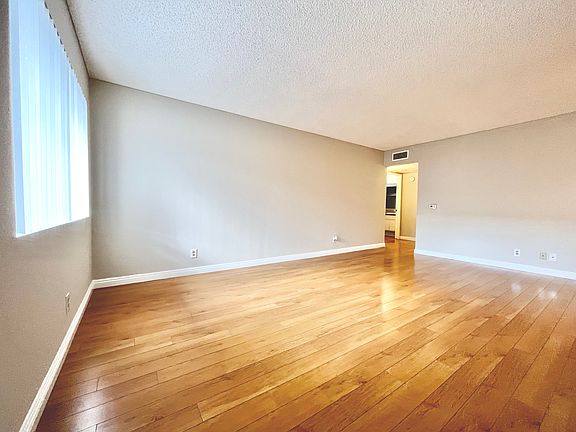 3rd image of 626 E Verdugo Ave APT U