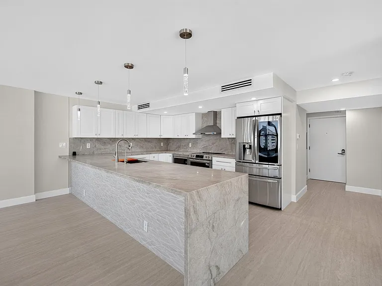 209 N Fort Lauderdale Beach Blvd #8A — Photo 2
