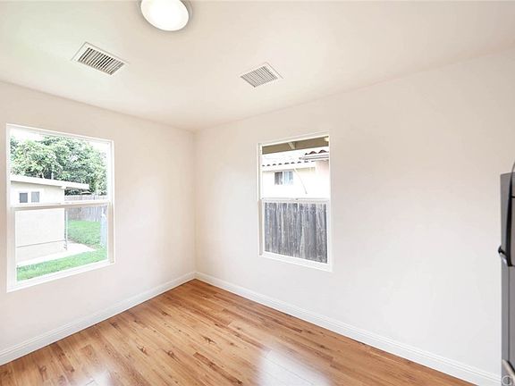 3rd image of 1524 E Denni St