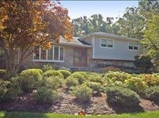 8 Stony Brook Dr, North Caldwell, NJ 07006
