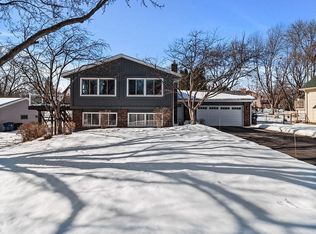 5225 Overlook Dr, Bloomington, MN 55437