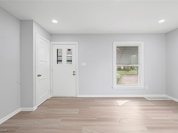5th image of 3854 W 116th St