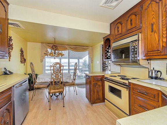 5th image of 3238 Ocean Harbor Dr