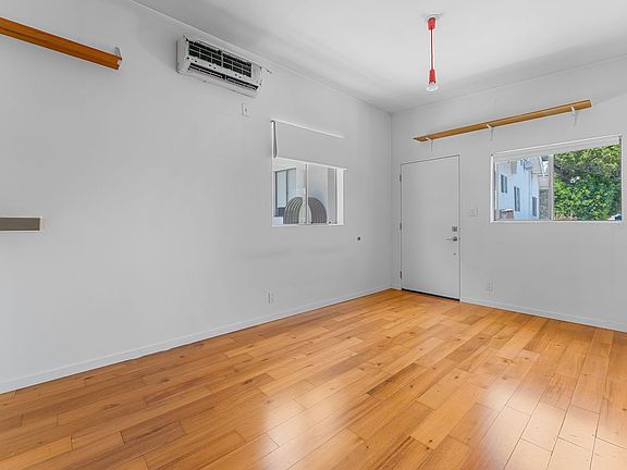 2nd image of 2262 Duane St #2262.5
