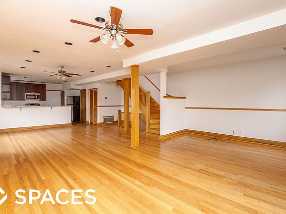 3rd image of 2415 W Montrose Ave #Unt2f