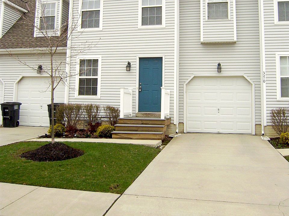 1st image of 372 University Ave #16