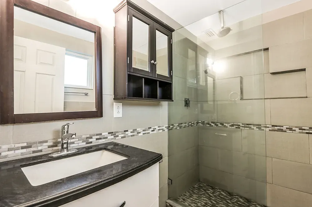 4 bed, 1500 sqft, $1,500 — Photo 2