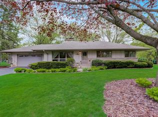 3140 Burlawn Pkwy, Brookfield, WI 53005