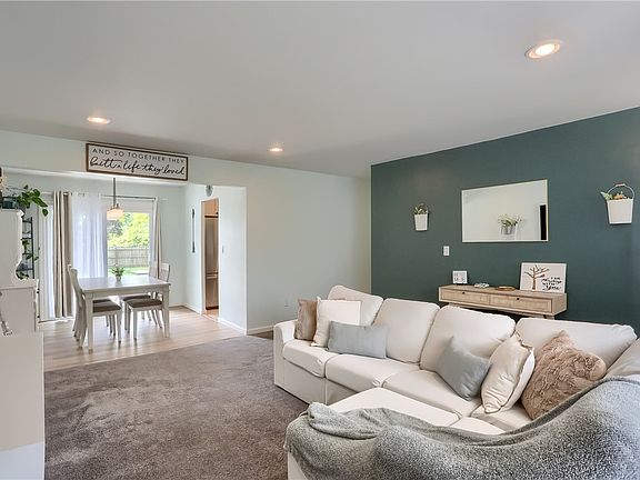 4th image of 122 Robinhood Dr