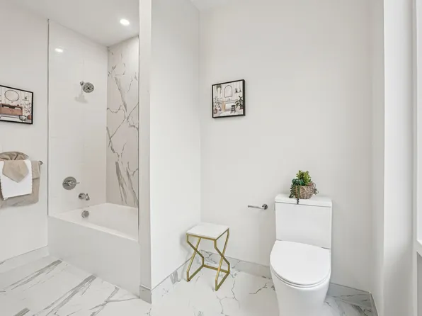 1 Mallory Avenue image 16 of 51