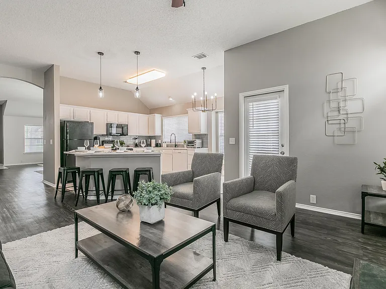 7017 Chateau Dr — Photo 36