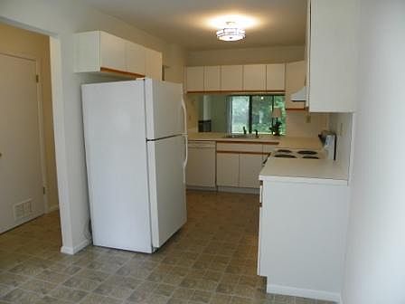 3rd image of 122 Beecher Avenue Ext