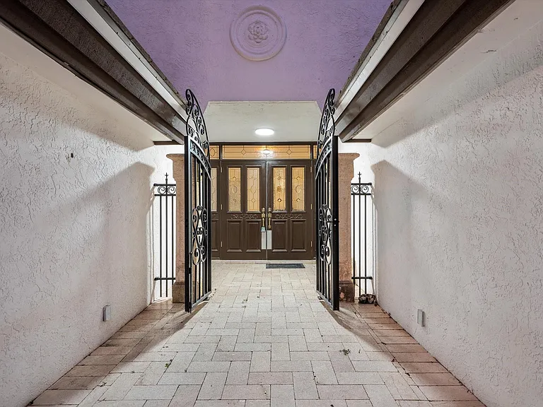 1421 Ponce De Leon Dr — Photo 21