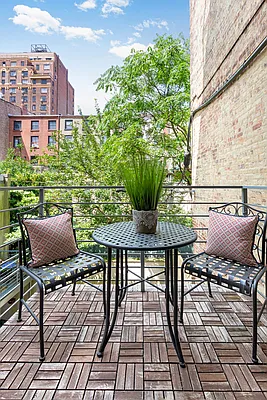 Sold by Compass | media 10