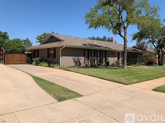 2nd image of 1902 Silver Leaf Dr