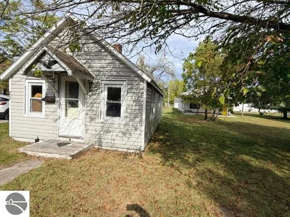 406 Washington Ave, East Tawas, MI 48730