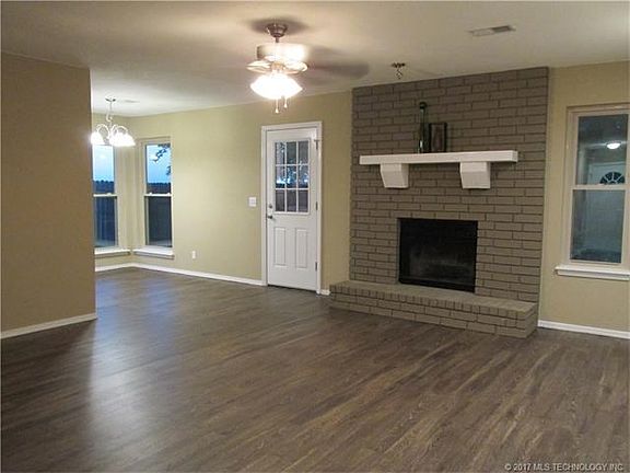 New Floors thru out entire home !
