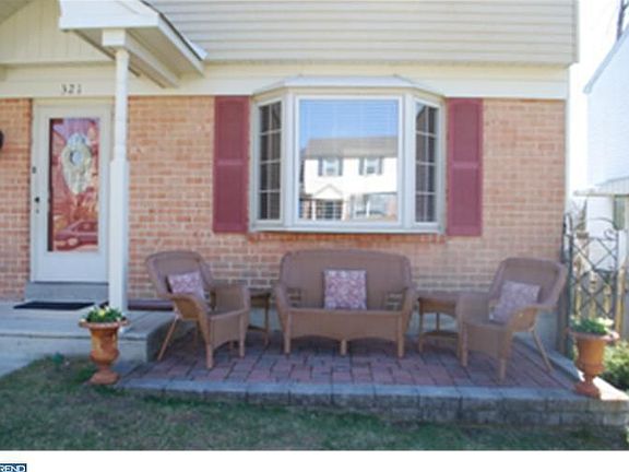 2nd image of 321 Crescent Hill Dr
