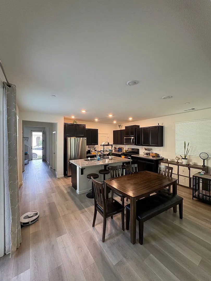 Newer 2 story home — Photo 3