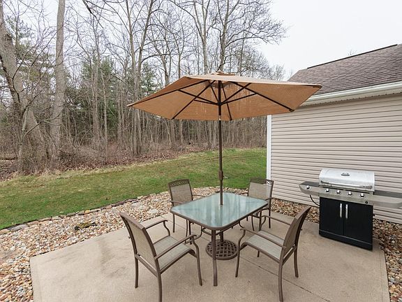 5th image of 401 Marlee Ct