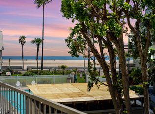 246 E Surfside Dr, Port Hueneme, CA 93041