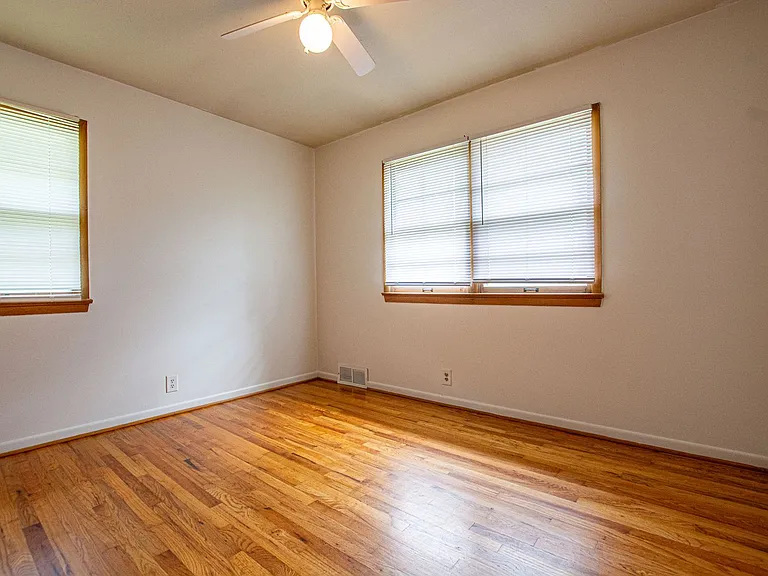 3605 S 82nd St — Photo 19