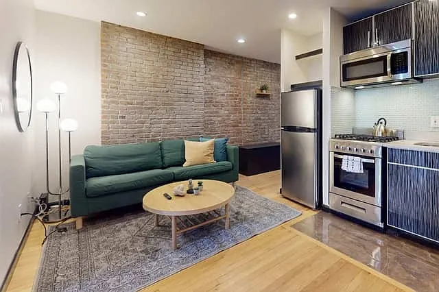 240 E 28th St #8 — Photo 3