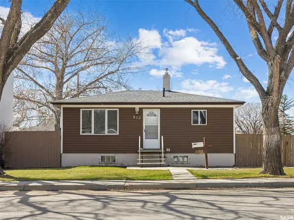 812 McIntosh STREET, Regina, SK S4T 5B4