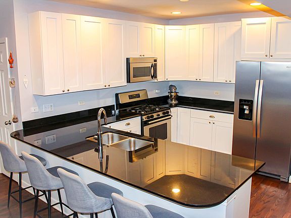 5th image of 2313 W Chicago Ave APT 1