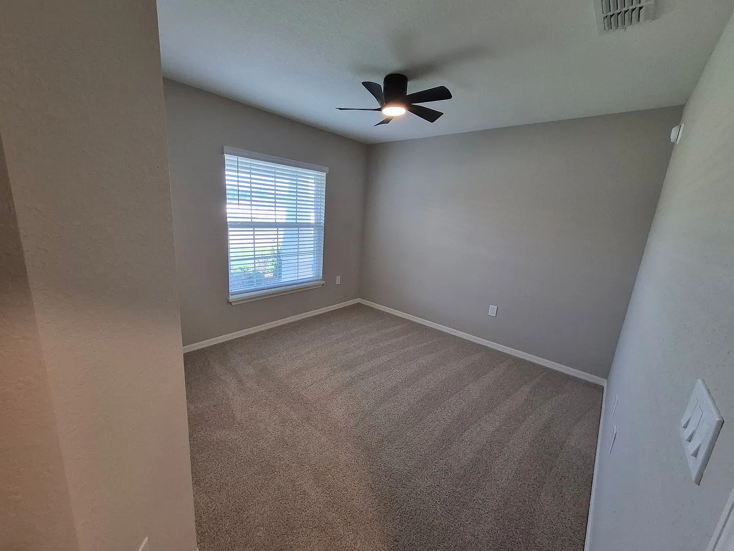 Spacious 4 bedroom Home with No Rear Neighbors! — Photo 3