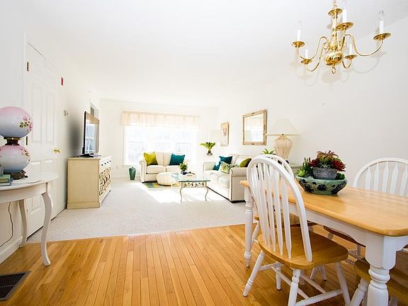 4th image of 646 Bedford St APT B4
