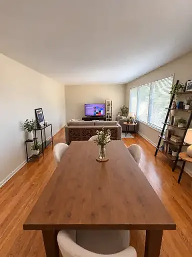3 bed, 1.0 bath, 1325 sqft, $1,900 — Photo 2