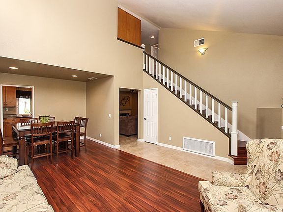 5th image of 2973 Greenbriar Dr