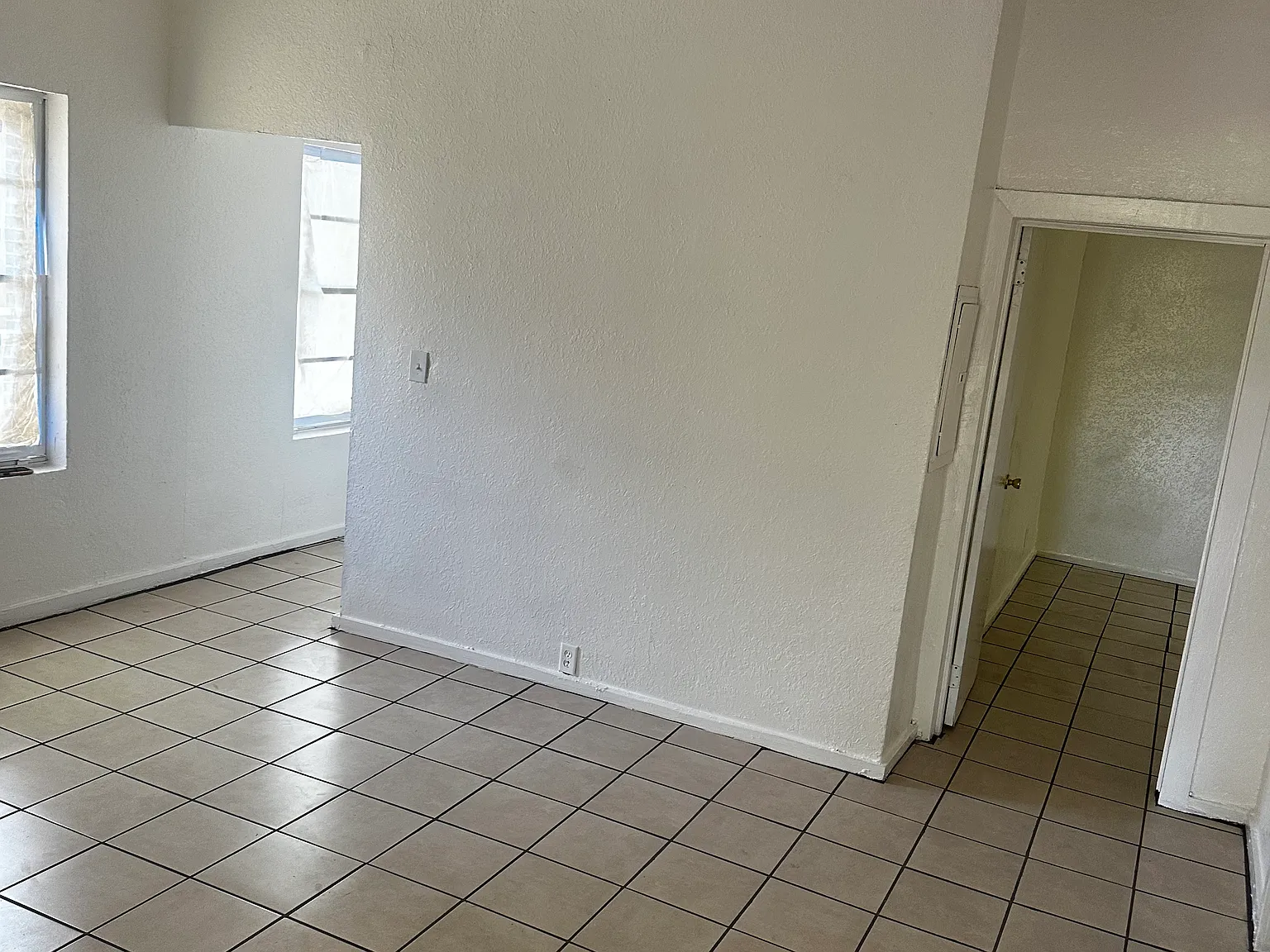 3 bed, 1000 sqft, $1,000 — Photo 4