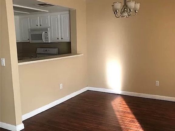 2nd image of 1025 N Tippecanoe Ave Unit 221