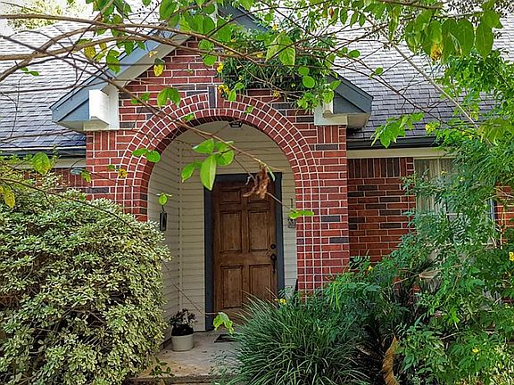 5th image of 4823 Cloverfield Dr