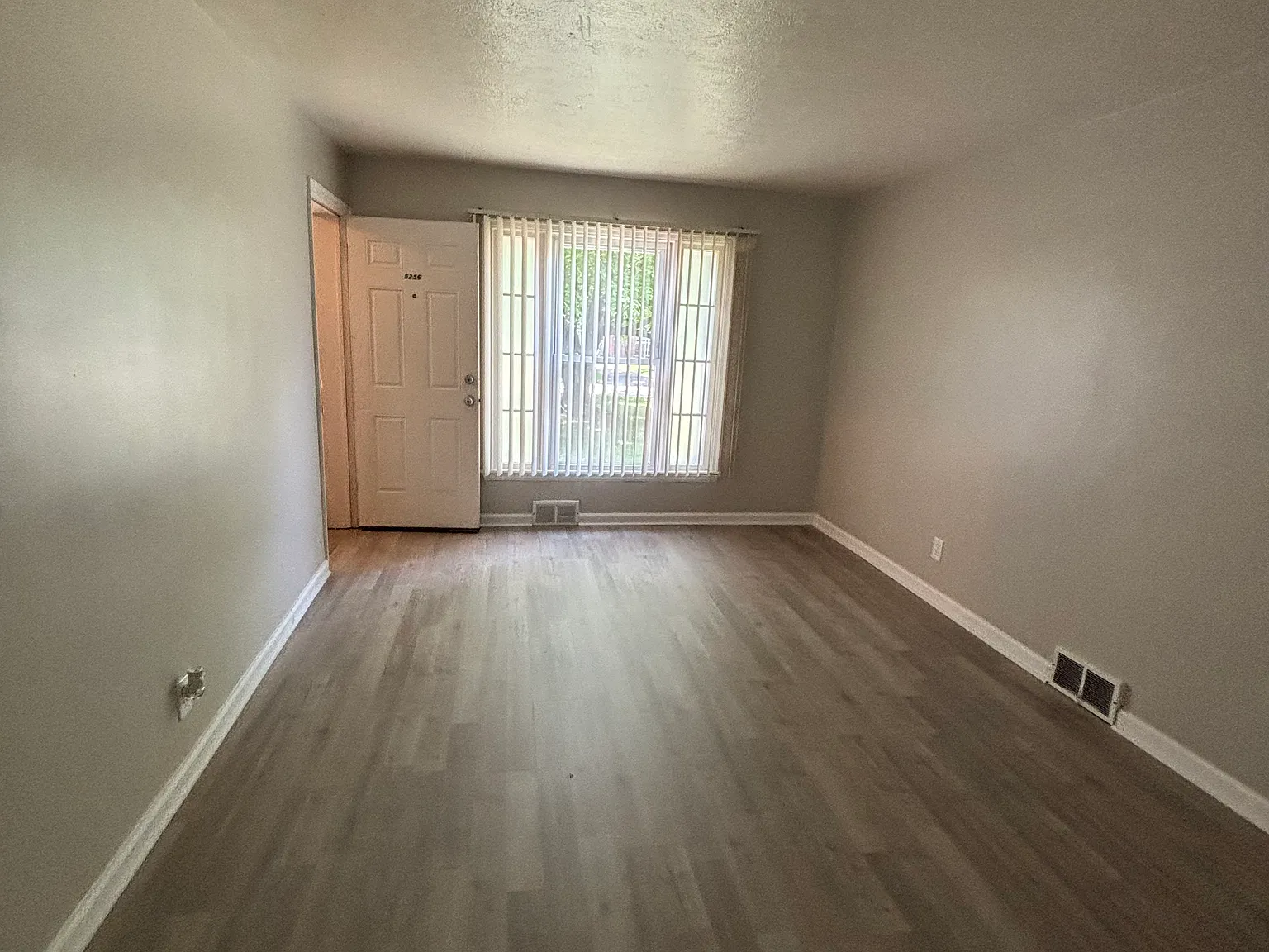 2 bed, $1,000 — Photo 4