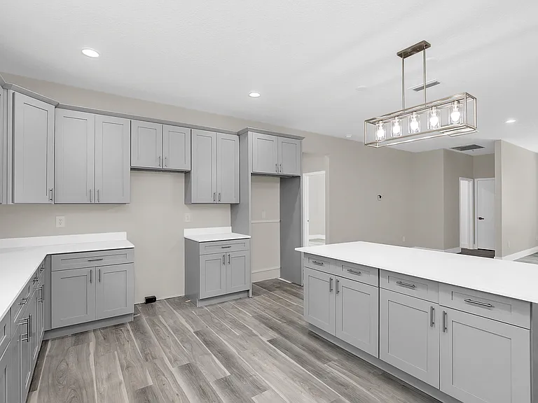 555 Gagnon St SE — Photo 5