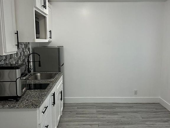 3rd image of 1639 Madison St APT 5